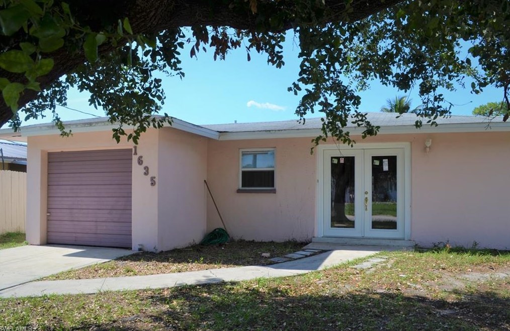 1635 Lowell Ct, Fort Myers, FL 33907-1107
