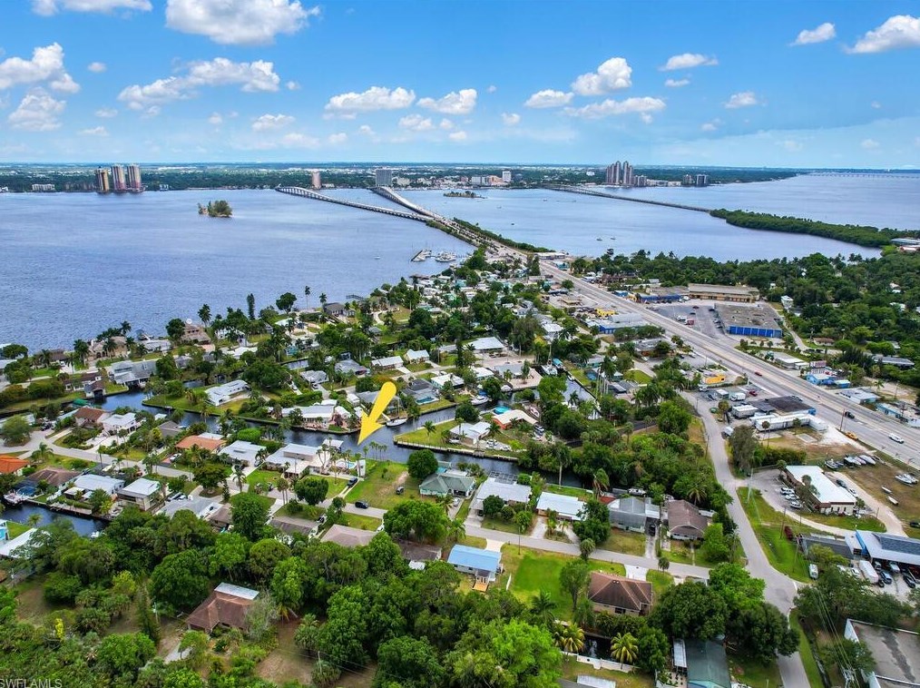 84 Cardinal Dr, Fort Myers, FL 33917-5315
