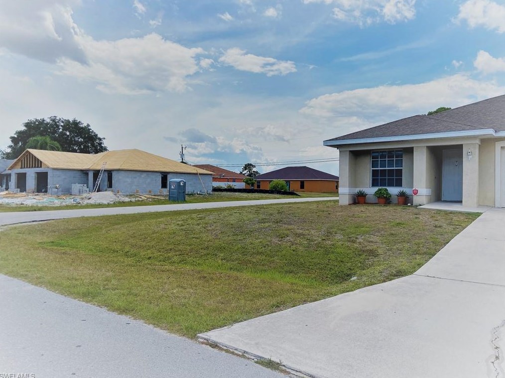 145 13th St, Cape Coral, FL 33990-2032