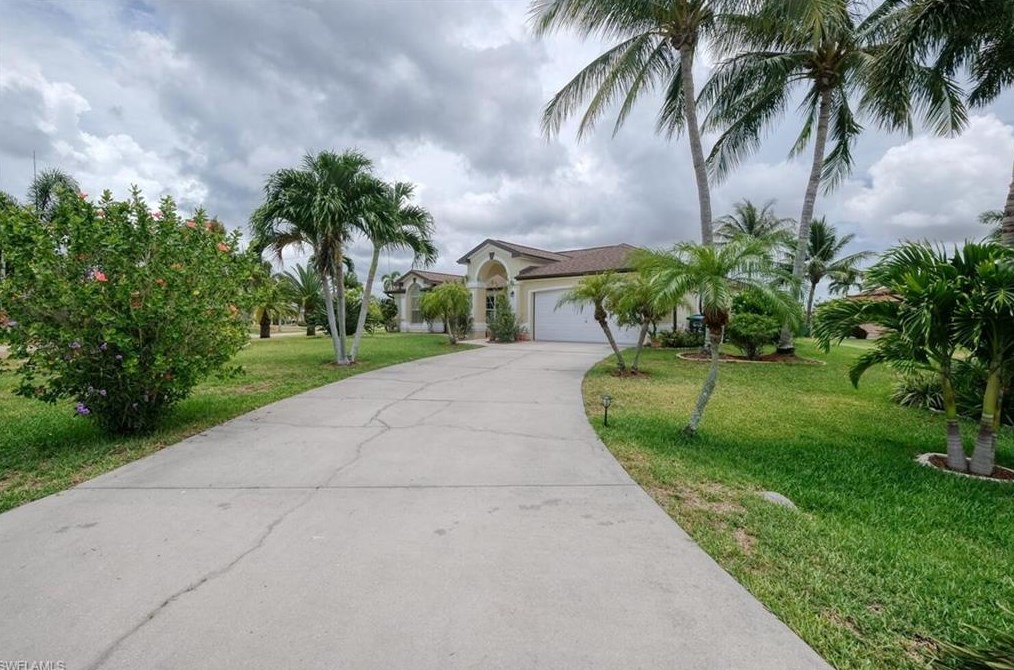 2719 39th Ter, Cape Coral, FL 33914-5404