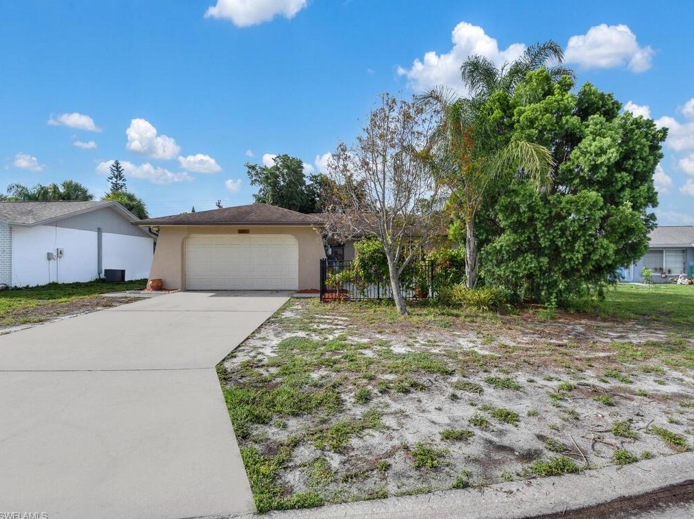 1355 Torreya Cir, Fort Myers, FL 33917-3405