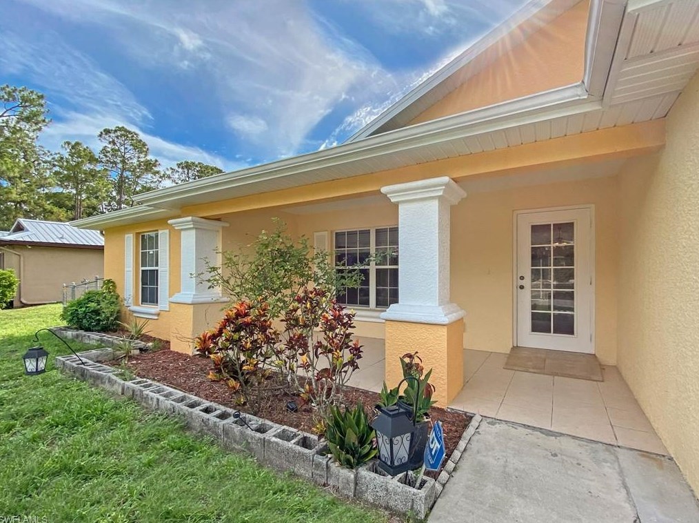 6016 Jessica St, Fort Myers, FL 33905-7723