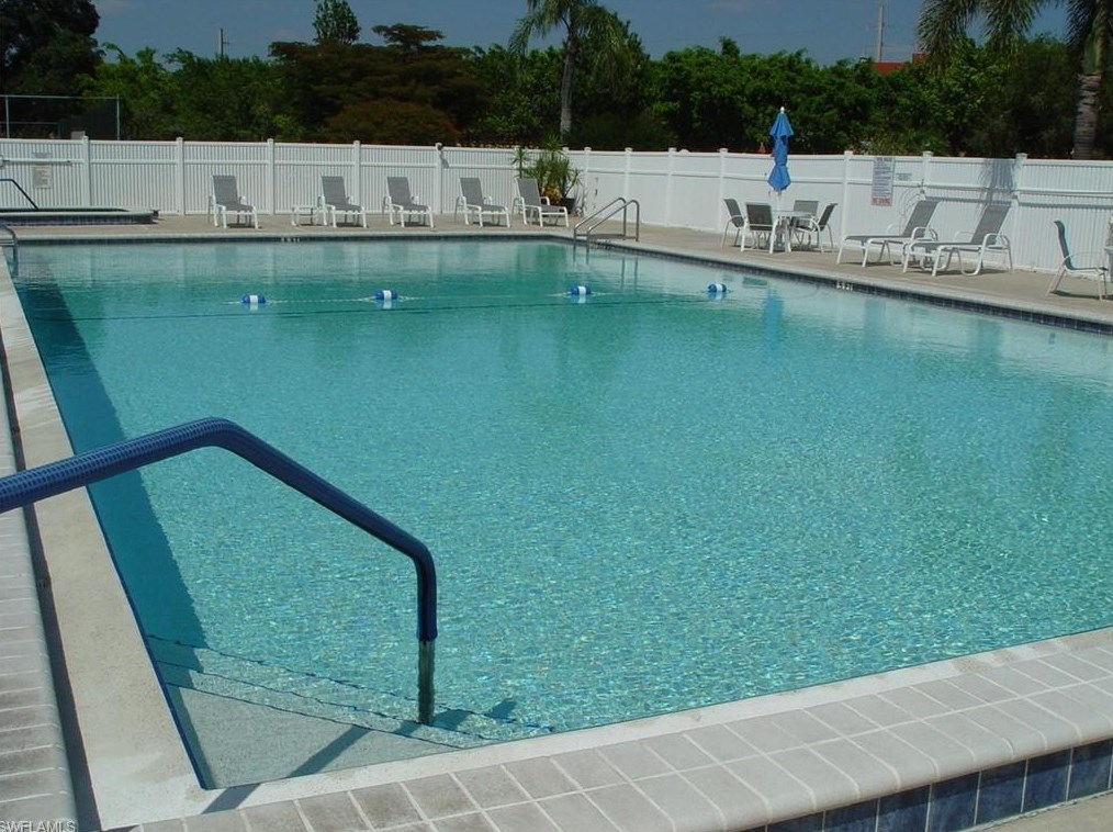 6873 Sandtrap Dr, Fort Myers, FL 33919-6314