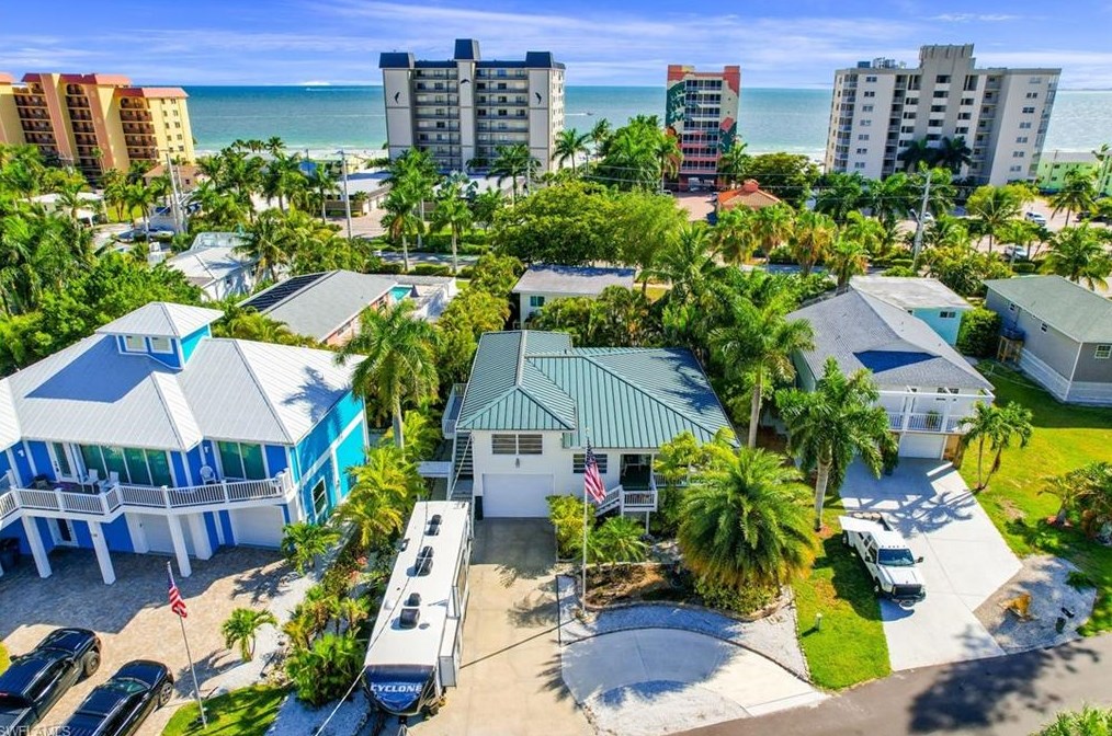 530 Carlos Cir, Fort Myers Beach, FL 33931