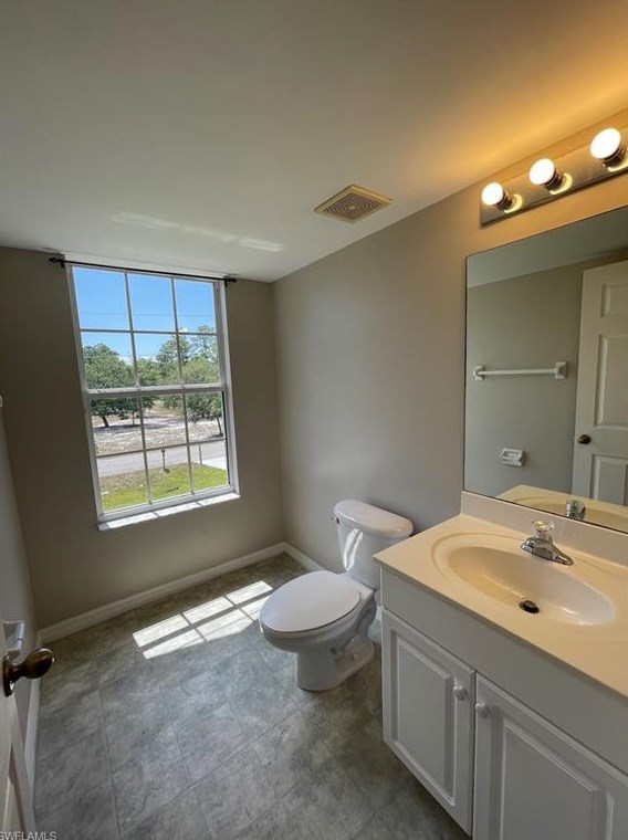 2318 Hamilton Ave, Alva FL  33920-1038 exterior