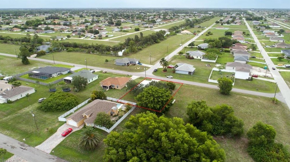 2424 1st Ave, Cape Coral FL  33909-4239 exterior