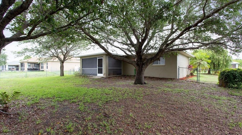 2424 1st Ave, Cape Coral FL  33909-4239 exterior