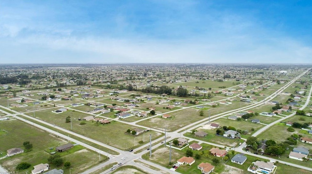 2424 1st Ave, Cape Coral FL  33909-4239 exterior