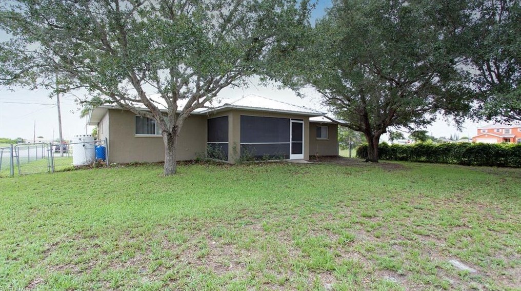 2424 1st Ave, Cape Coral FL  33909-4239 exterior