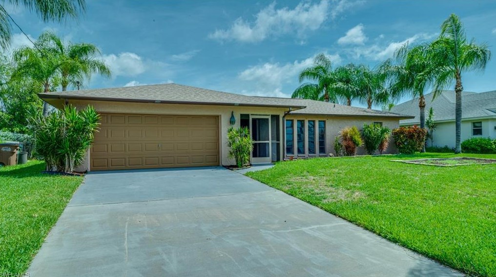 1129 32nd St, Cape Coral, FL 33904-3947