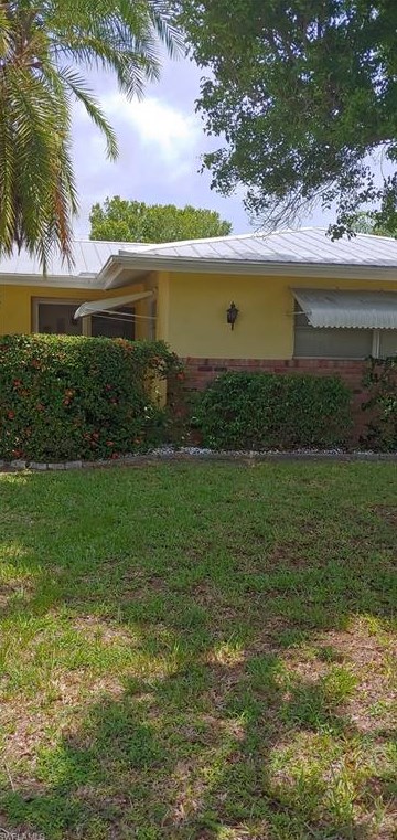 215 Santa Monica Ct, Cape Coral, FL 33904-9421