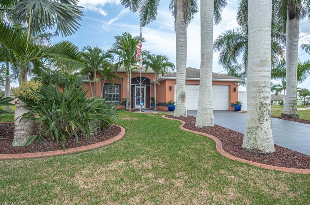3002 10th St, Cape Coral, FL 33993-5738