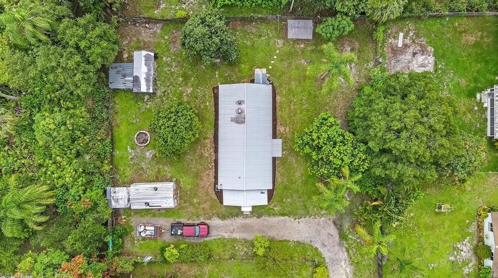 2401 Lippincott Rd, Alva, FL 33920
