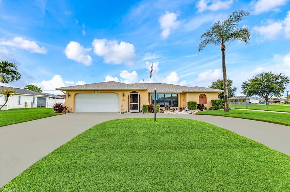 222 10th Ter, Cape Coral, FL 33990-1582