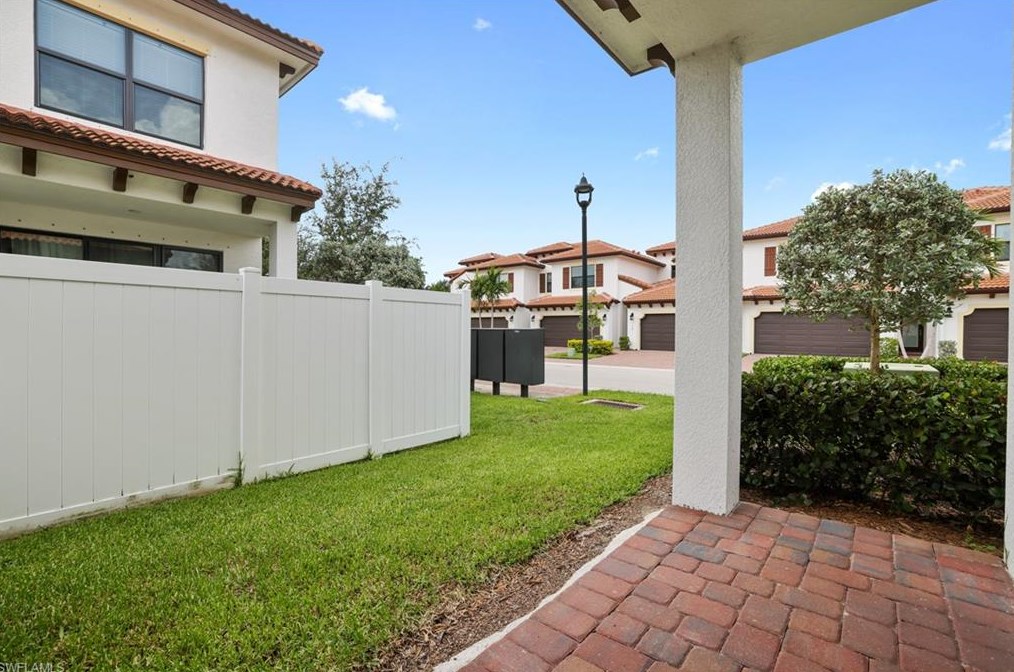 15851 Portofino Springs Blvd, Fort Myers FL  33908 exterior