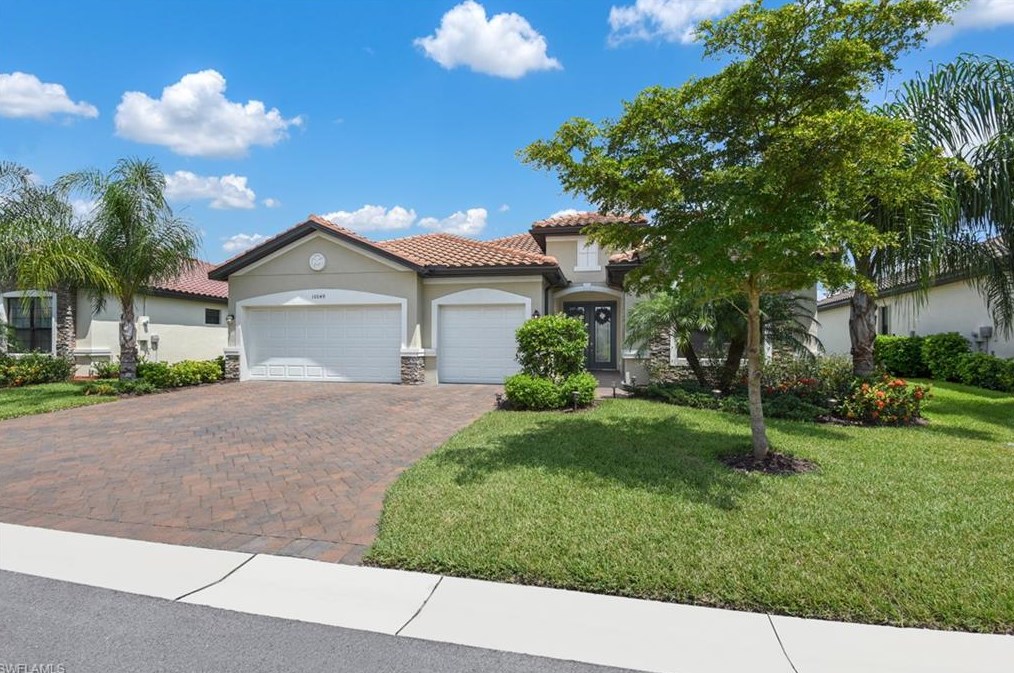 10049 Avalon Lake Cir, Fort Myers, FL 33913-2604