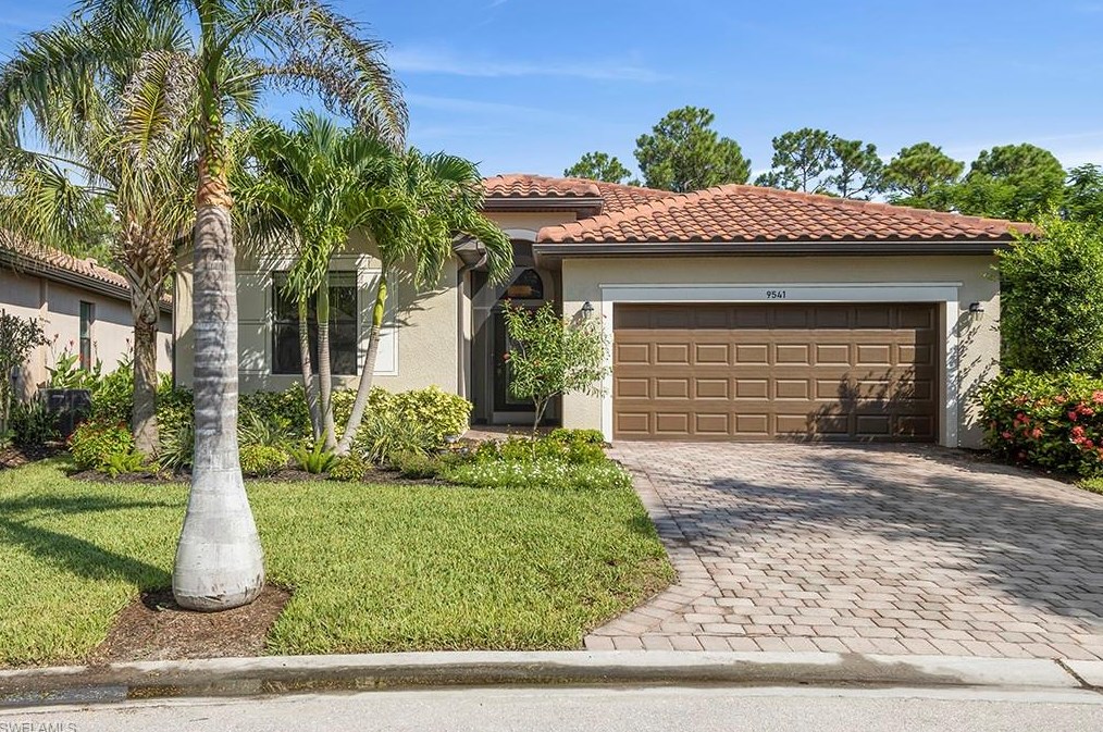 9541 River Otter Dr, Fort Myers, FL 33912-8929