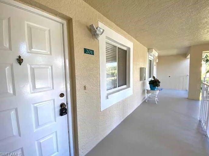 7766 Emerald Cir #r-201, Naples, FL 34109