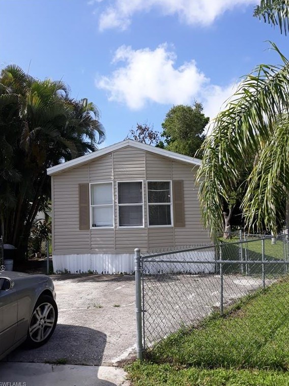 1811 Pacific Ave, Fort Myers, FL 33903-2887