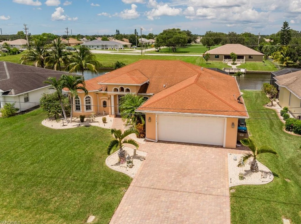 626 8th Pl, Cape Coral, FL 33990-1224