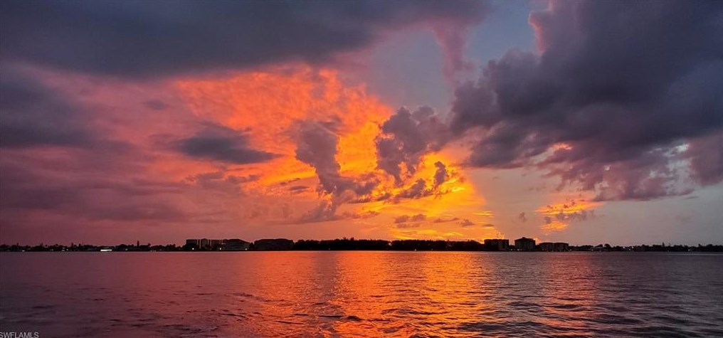 2743 1st St, Fort Myers FL 33916-1823 exterior