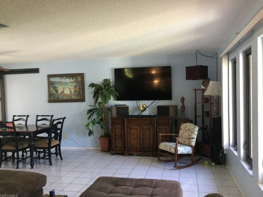919 30th Ln, Cape Coral, FL 33904-2933