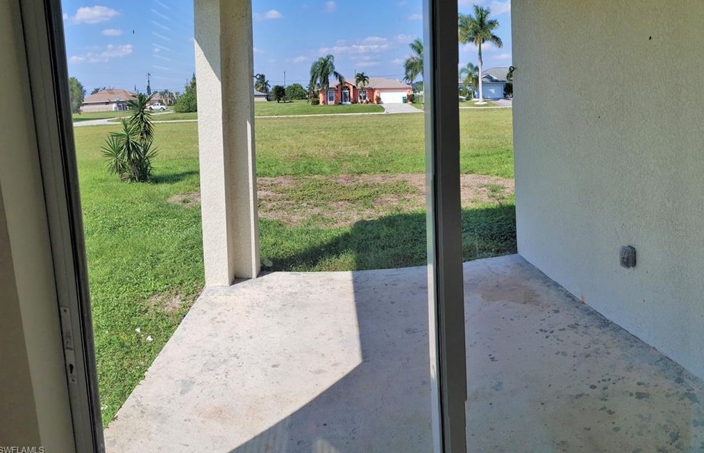 225 10th Ter, Cape Coral, FL 33990-1583