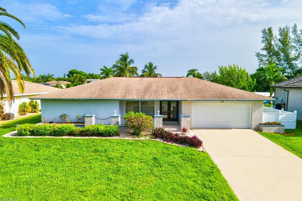 415 32nd St, Cape Coral, FL 33904-4134