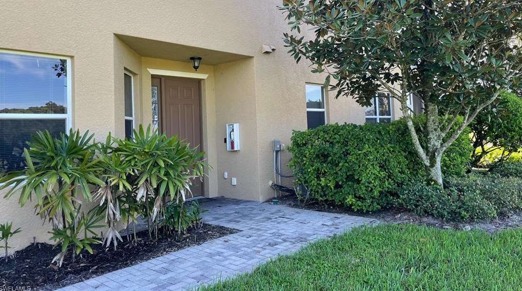 16540 Goldenrod Ln #103, Alva, FL 33920