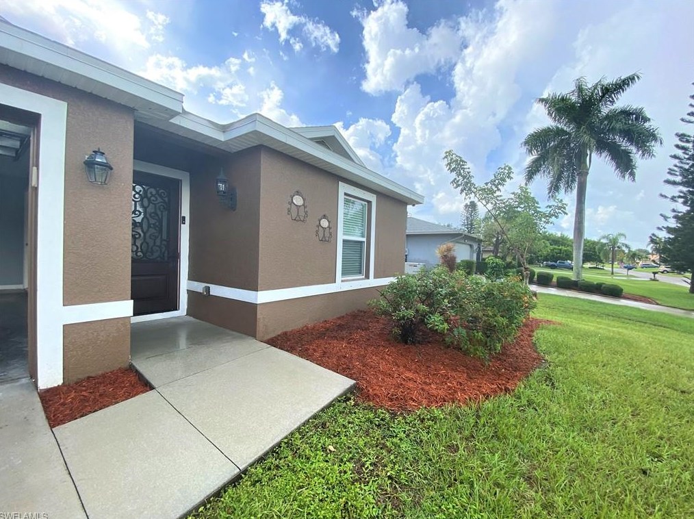 1408 10th Pl, Cape Coral, FL 33990-6731