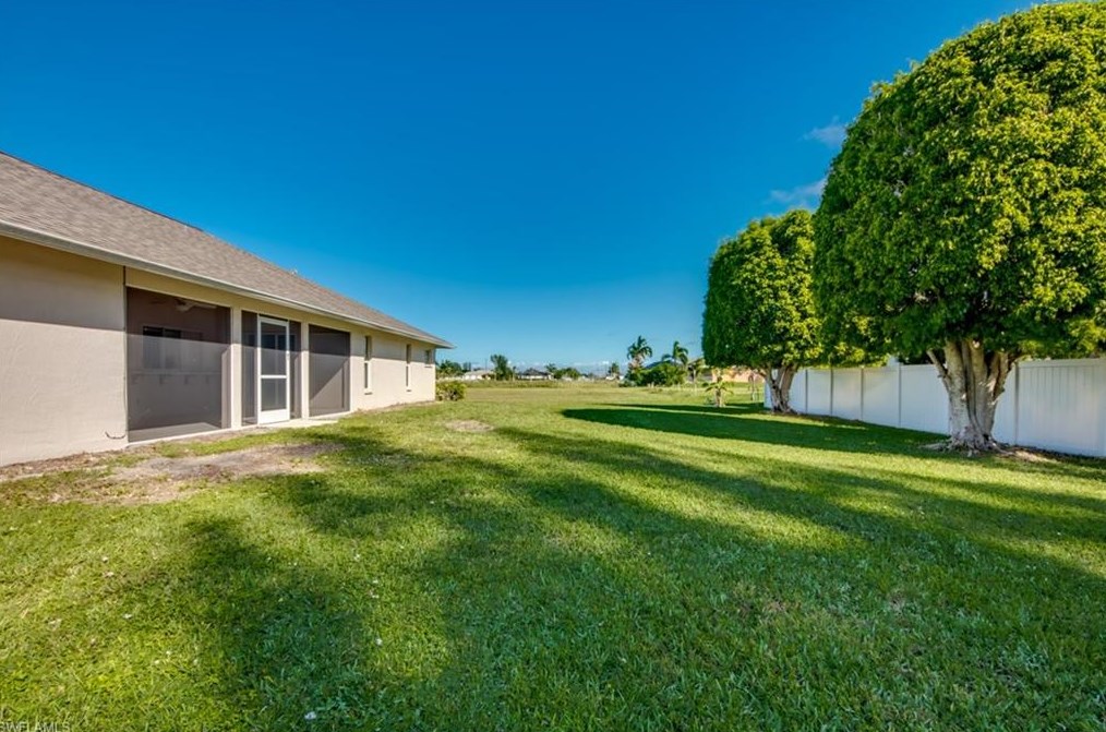 111 35th Pl, Cape Coral, FL 33993-6970