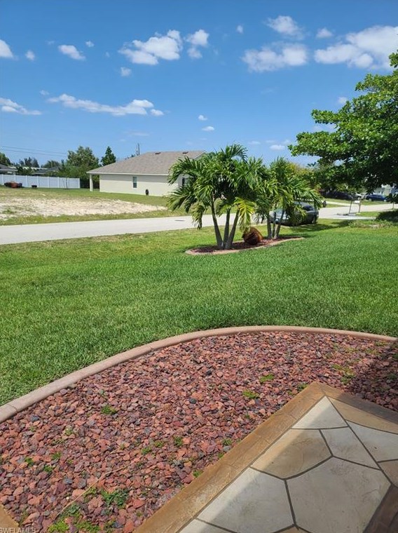 622 25th Ln, Cape Coral, FL 33904-2825