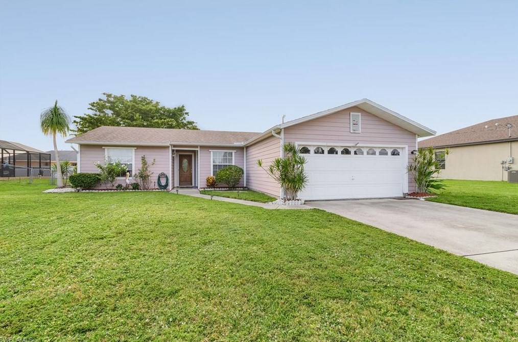 632 8th Ct, Cape Coral, FL 33991-2491