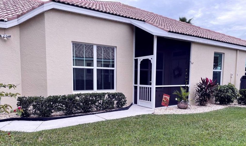 8848 Middlebrook Dr, Fort Myers, FL 33908-9216