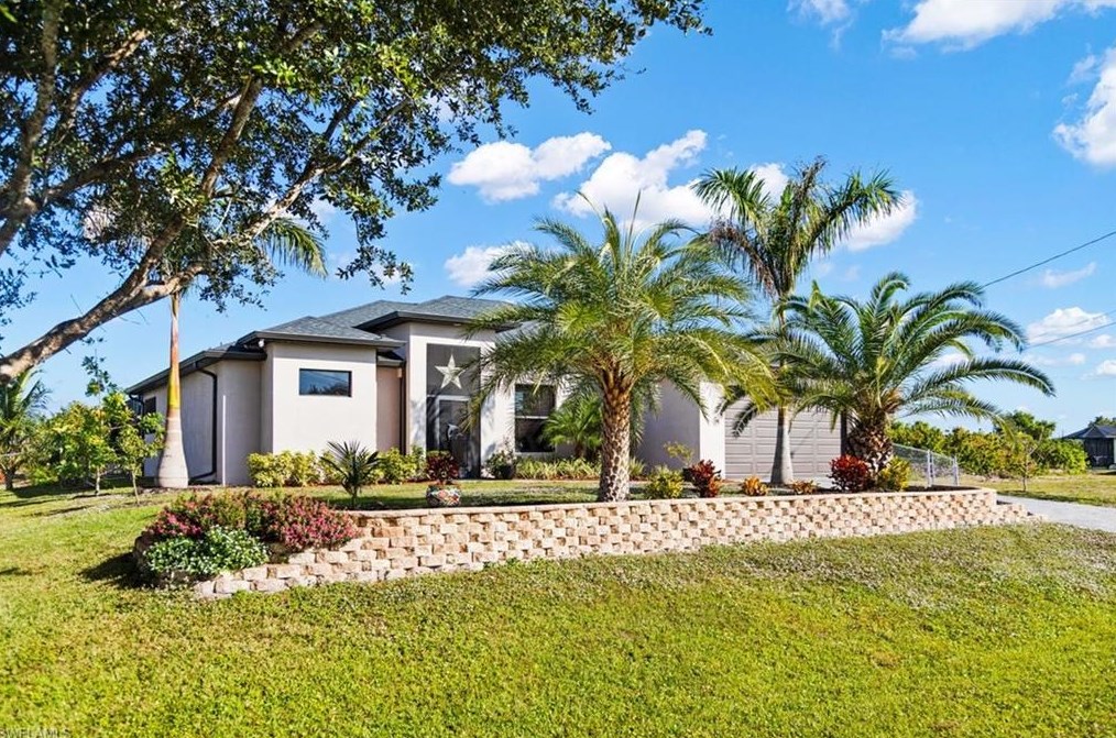 2631 1st St, Cape Coral, FL 33991-0008