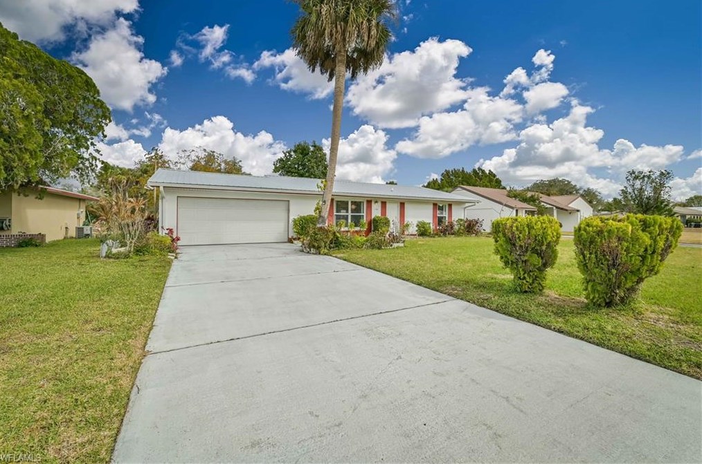 4086 Rainbow Cir, Labelle, FL 33935-5414