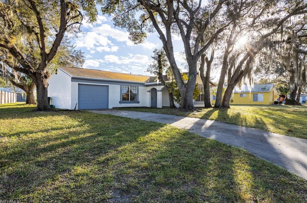 4003 Rockaway Ln, Labelle, FL 33935-5435