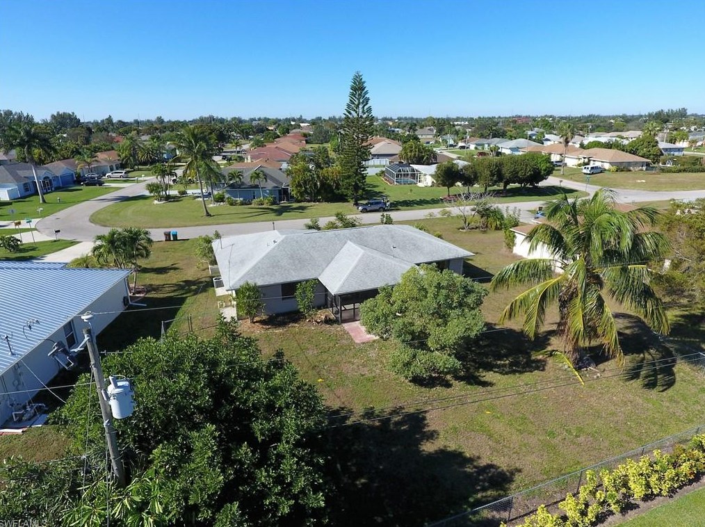 2707 4th Ave, Cape Coral, FL 33904-2704