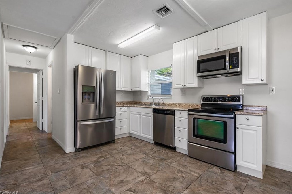 3314 Apache St, Fort Myers FL 33916-2102 exterior