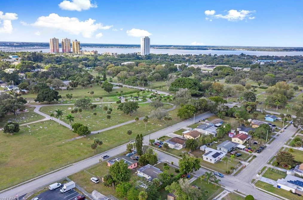 3314 Apache St, Fort Myers FL 33916-2102 exterior