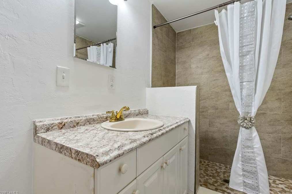 3314 Apache St, Fort Myers FL 33916-2102 exterior