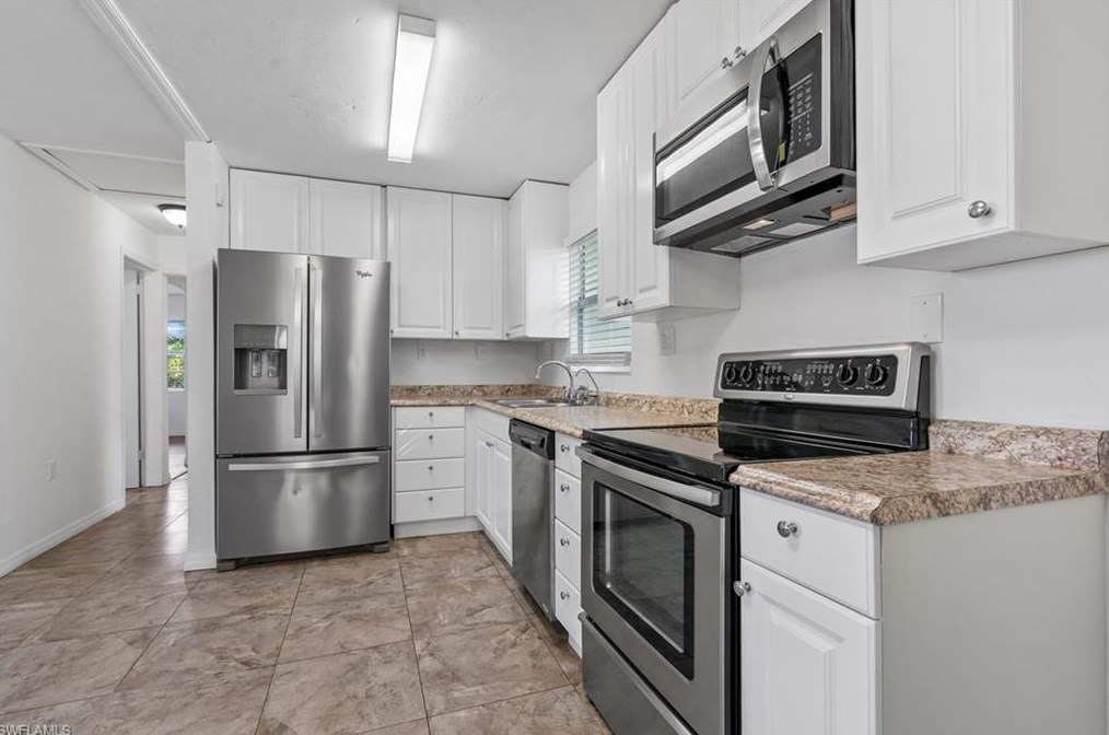 3314 Apache St, Fort Myers FL 33916-2102 exterior