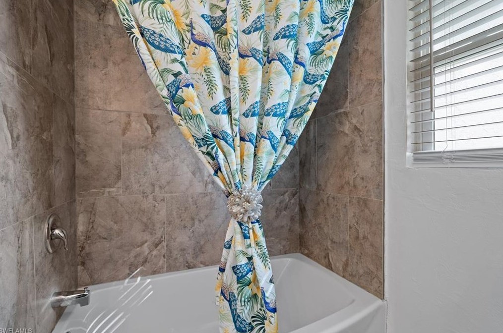 3314 Apache St, Fort Myers FL 33916-2102 exterior