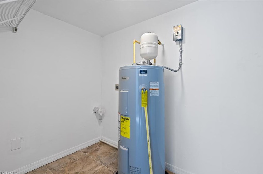 3314 Apache St, Fort Myers FL 33916-2102 exterior