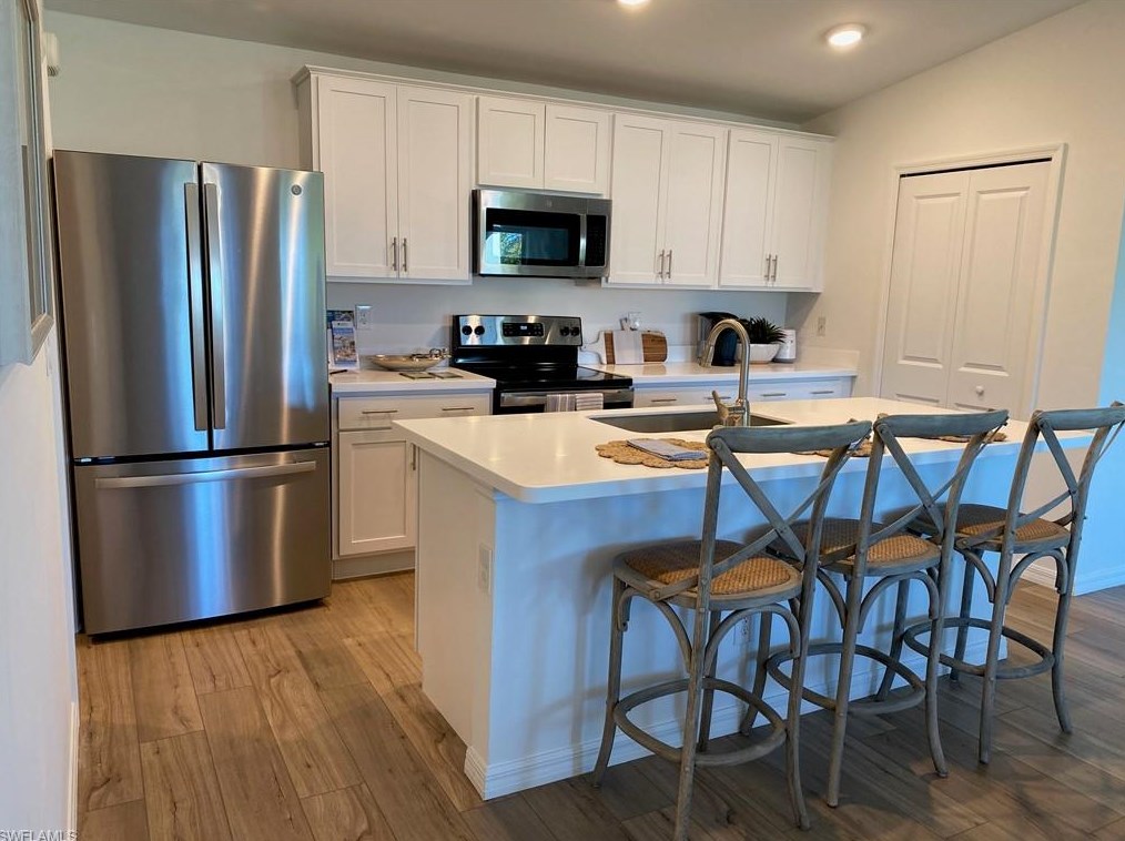 3042 2nd Pl, Cape Coral, FL 33909-6876