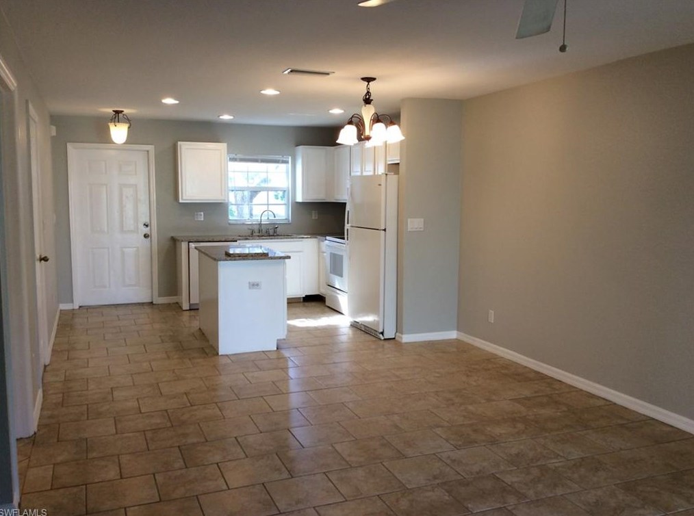 5201 Leeds Rd, Fort Myers, FL 33907-4022
