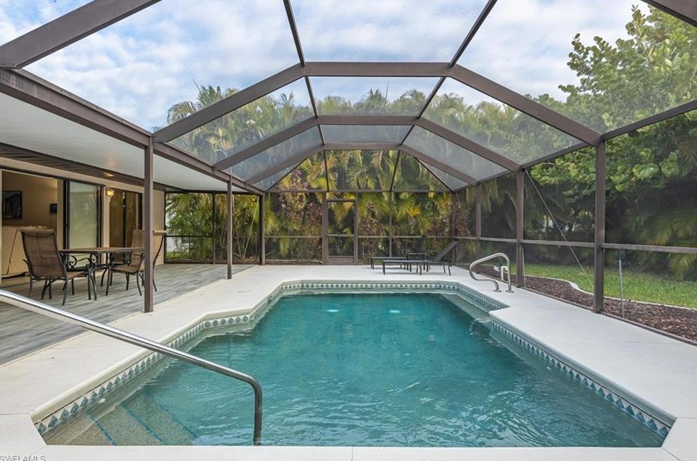 1019 6th Ct, Cape Coral, FL 33991-2711