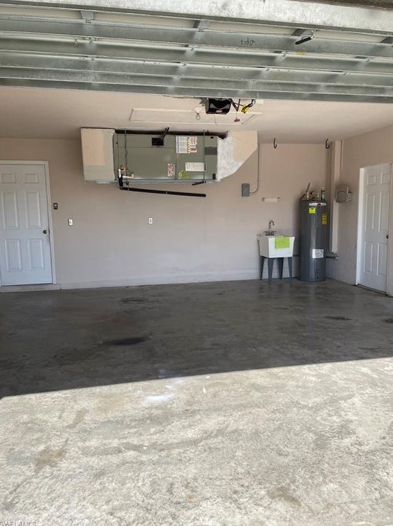311 19th Ter, Cape Coral, FL 33909-5253