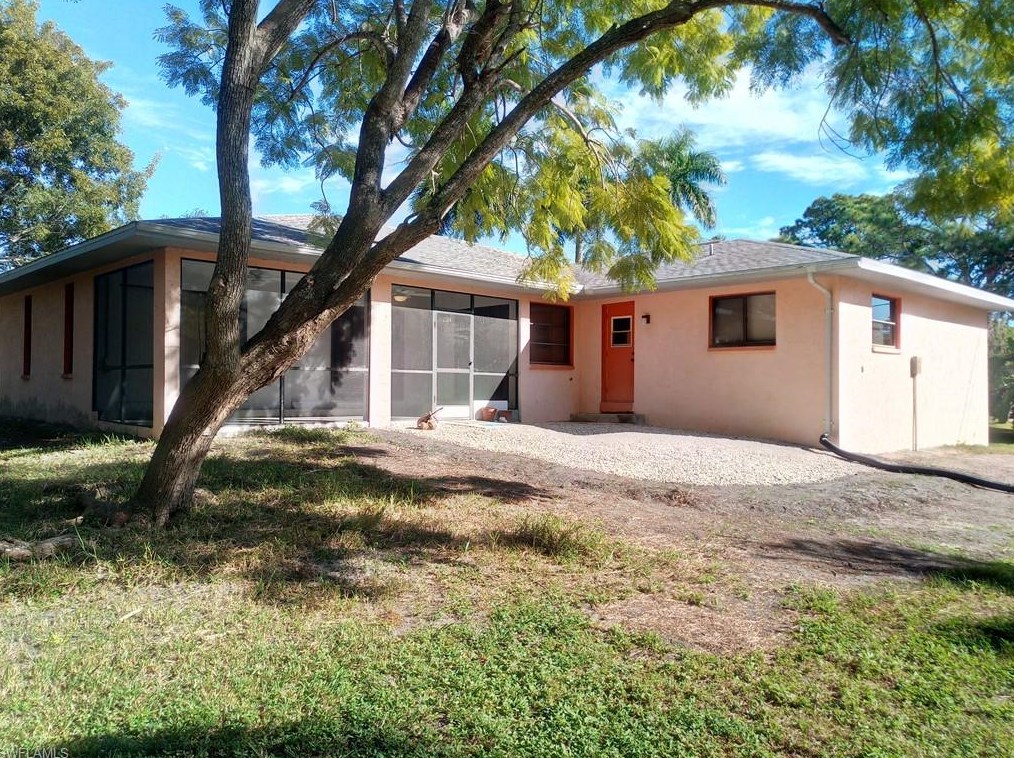 3741 Citrus St, Saint James City, FL 33956