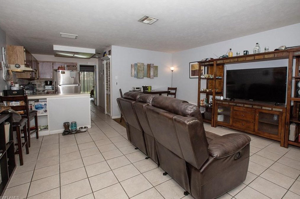 3417 Santa Barbara Pl, Cape Coral, FL 33914-5093